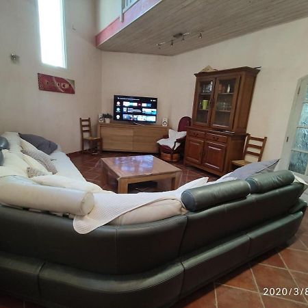 La Villa Moursoise 4 Etoiles Bagian luar foto