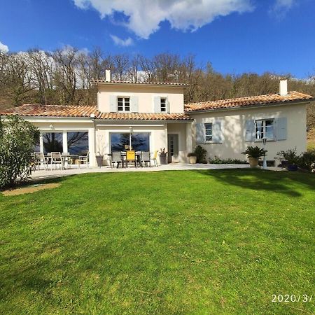 La Villa Moursoise 4 Etoiles Bagian luar foto