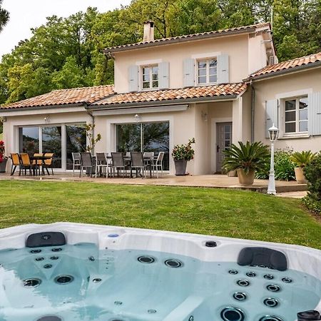 La Villa Moursoise 4 Etoiles Bagian luar foto