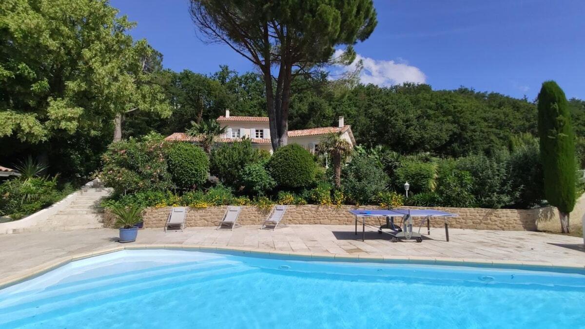 La Villa Moursoise 4 Etoiles Bagian luar foto