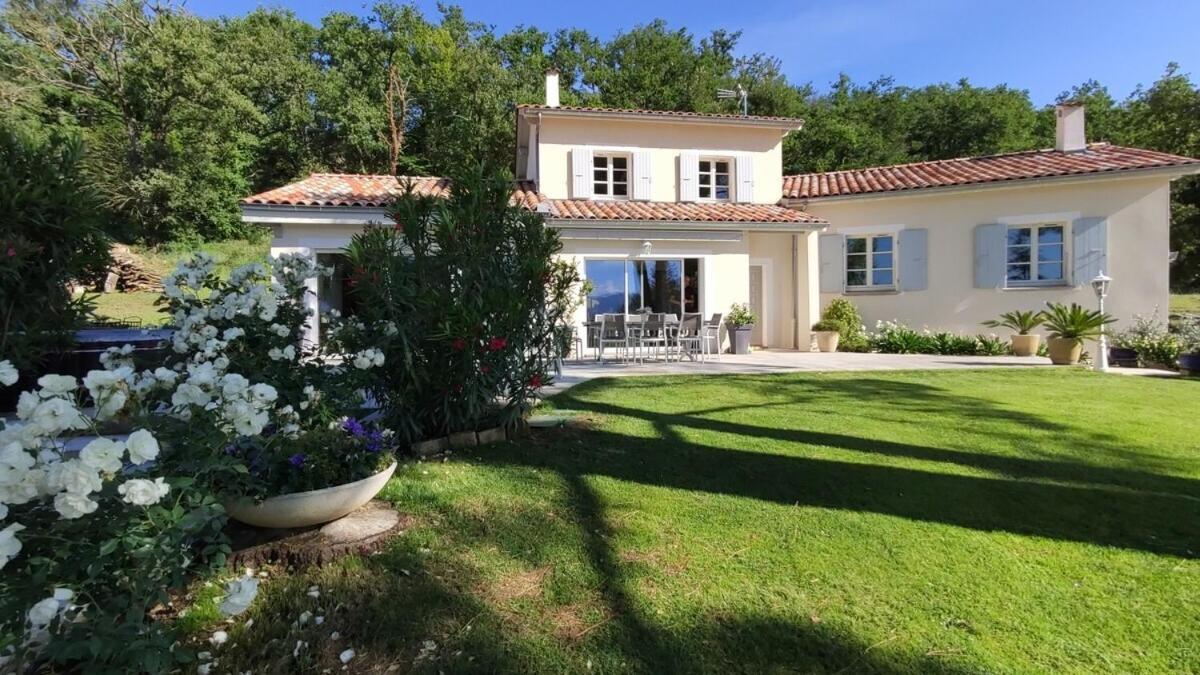 La Villa Moursoise 4 Etoiles Bagian luar foto