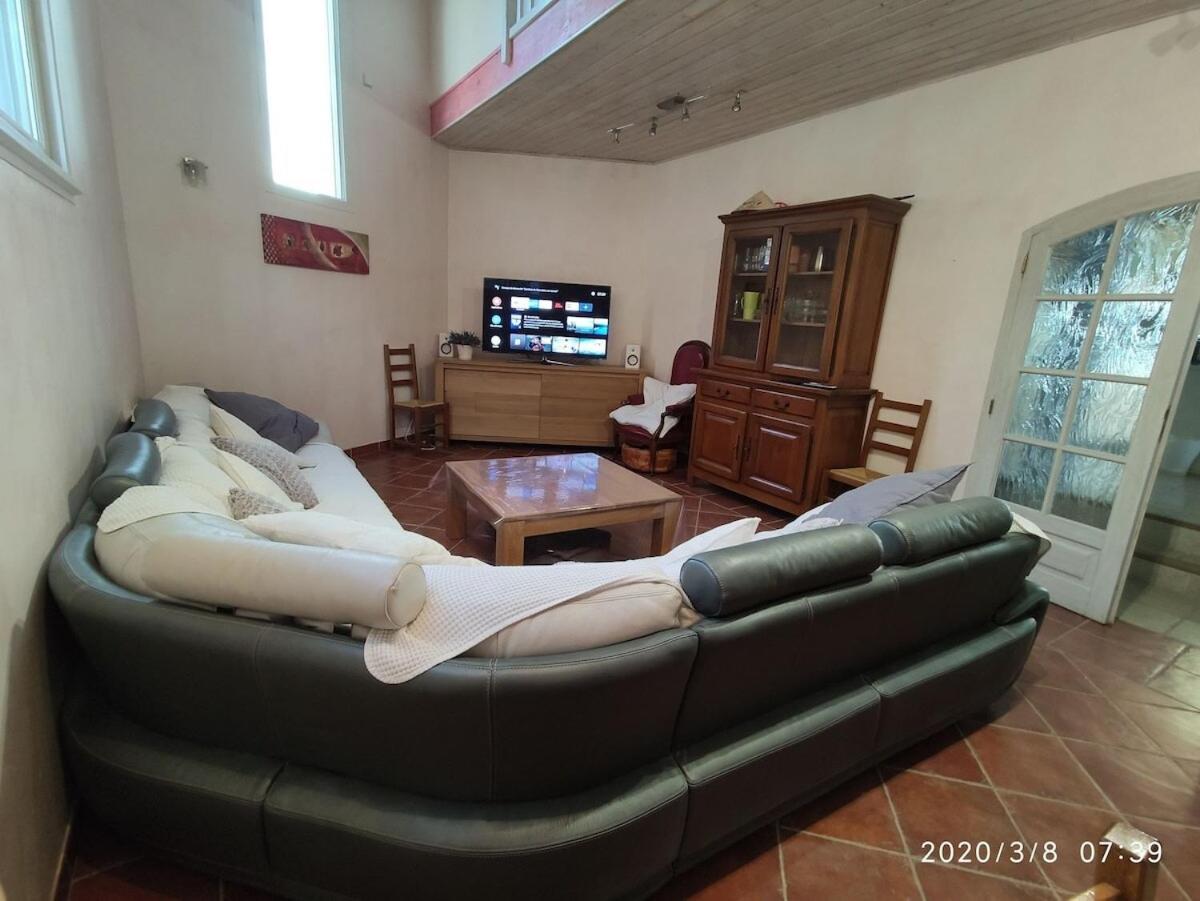 La Villa Moursoise 4 Etoiles Bagian luar foto