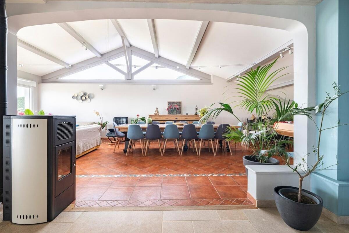 La Villa Moursoise 4 Etoiles Bagian luar foto