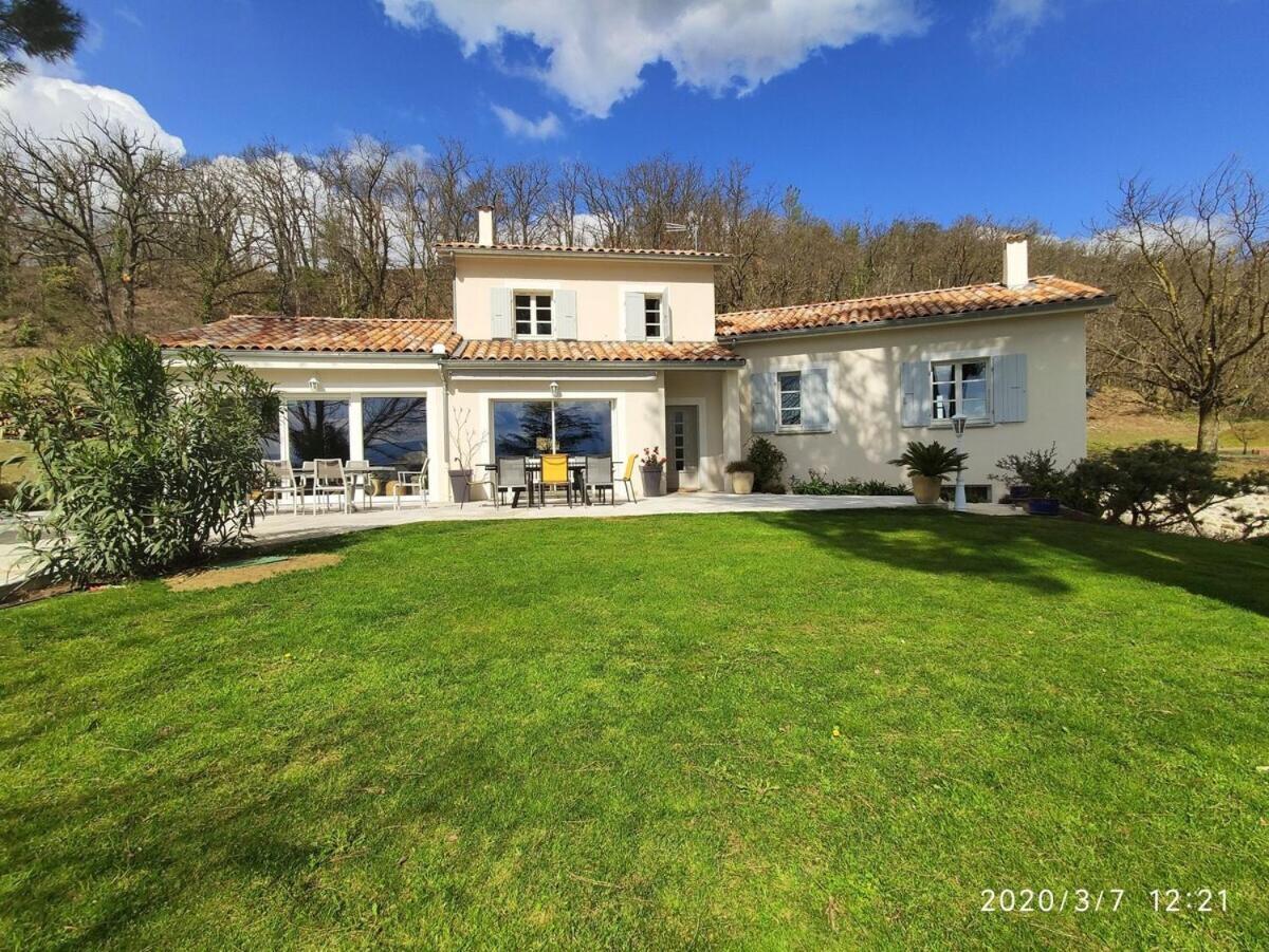 La Villa Moursoise 4 Etoiles Bagian luar foto