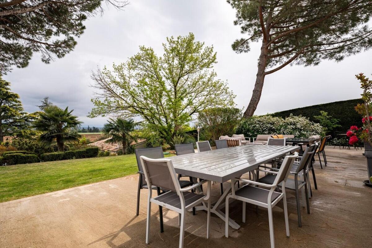 La Villa Moursoise 4 Etoiles Bagian luar foto