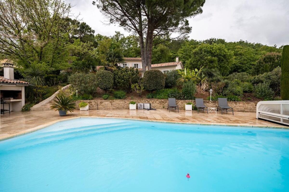 La Villa Moursoise 4 Etoiles Bagian luar foto