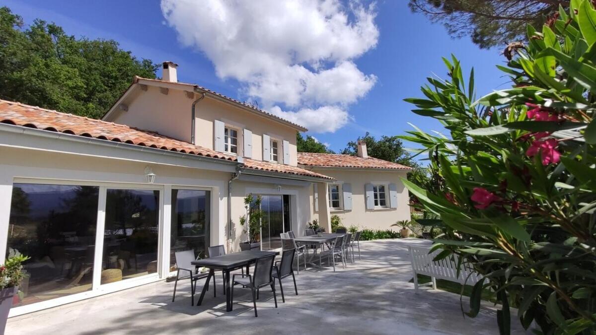 La Villa Moursoise 4 Etoiles Bagian luar foto