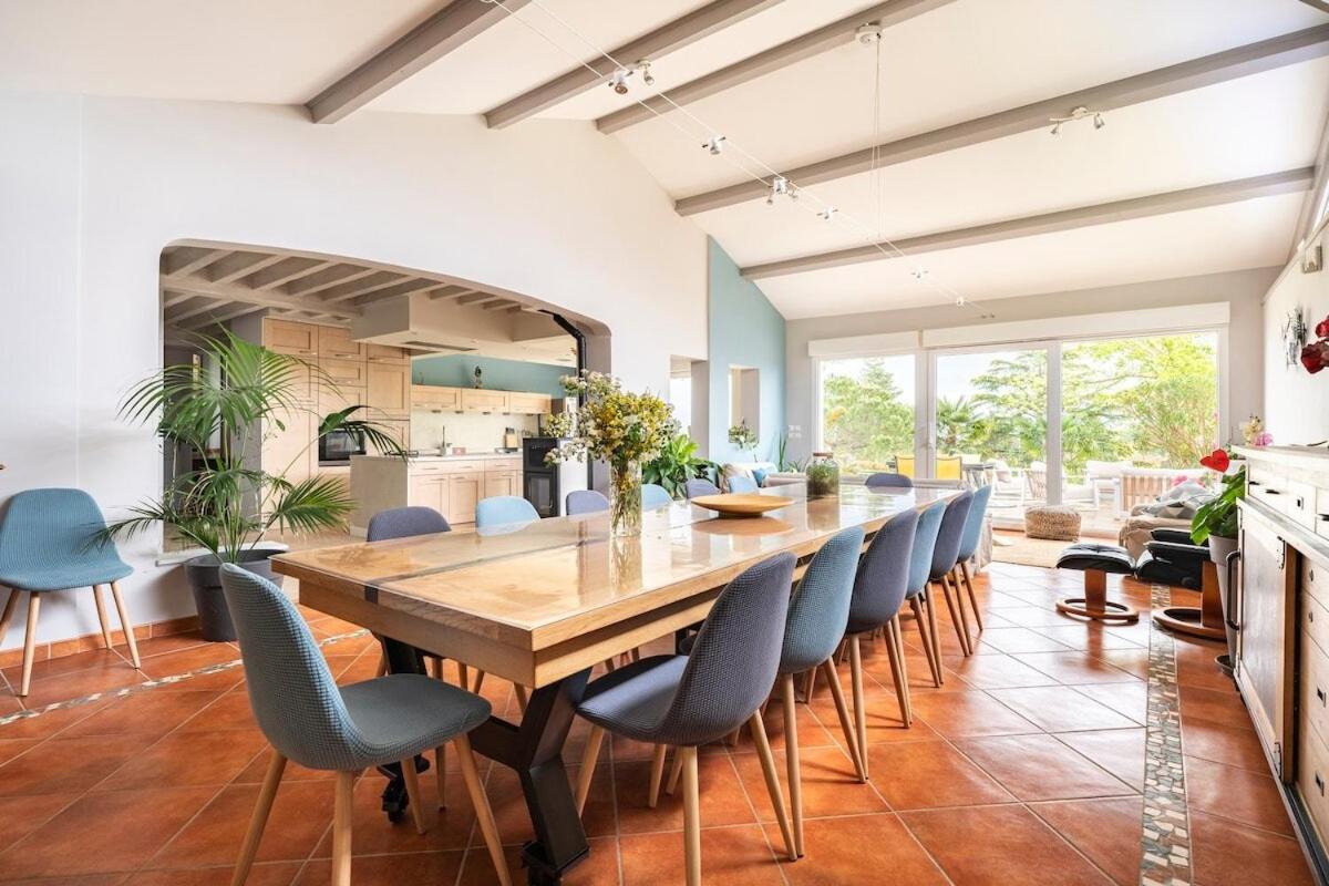 La Villa Moursoise 4 Etoiles Bagian luar foto