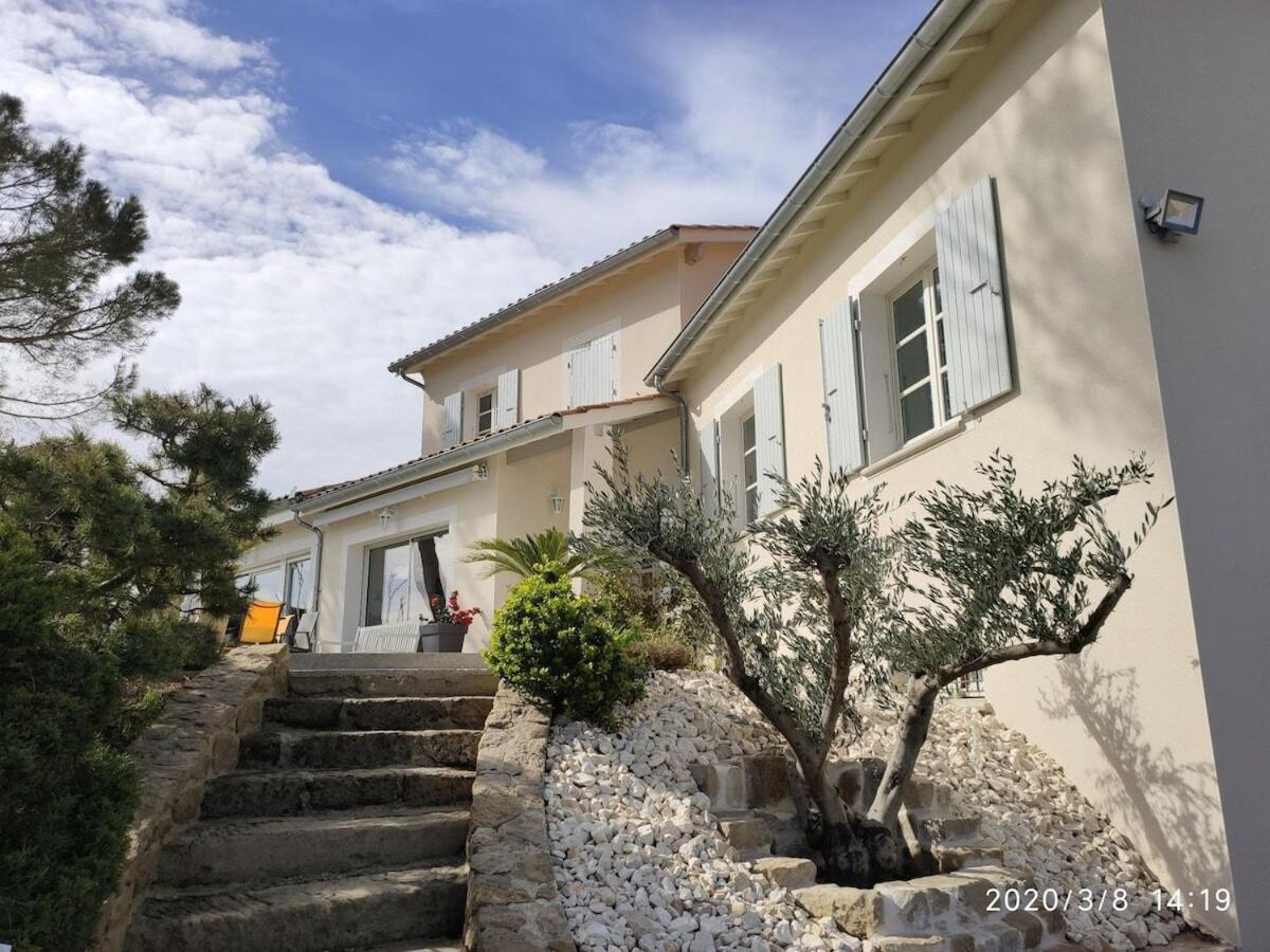 La Villa Moursoise 4 Etoiles Bagian luar foto