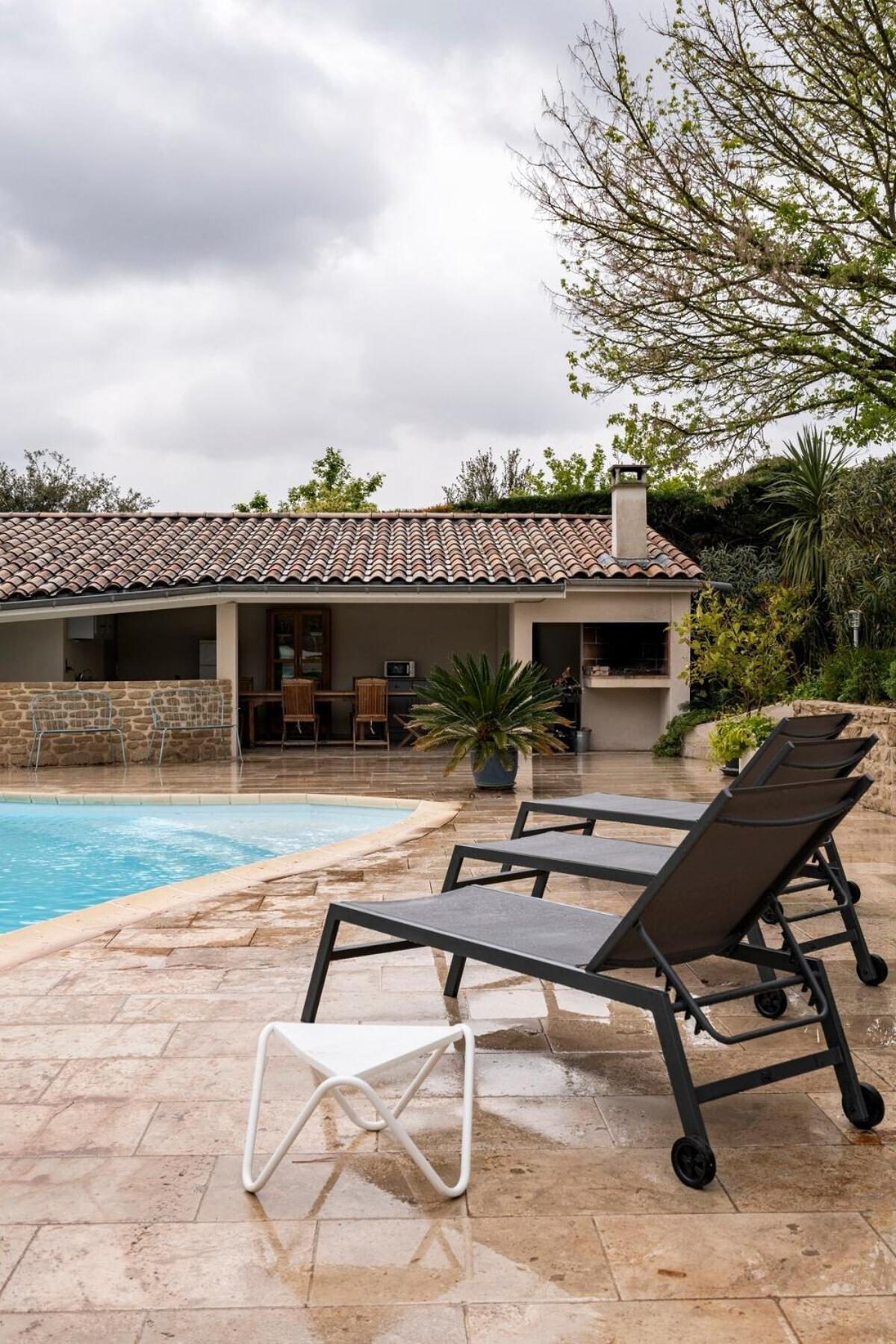 La Villa Moursoise 4 Etoiles Bagian luar foto