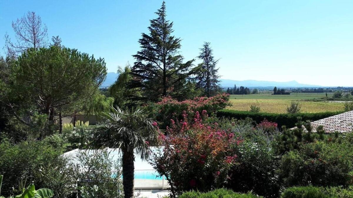 La Villa Moursoise 4 Etoiles Bagian luar foto