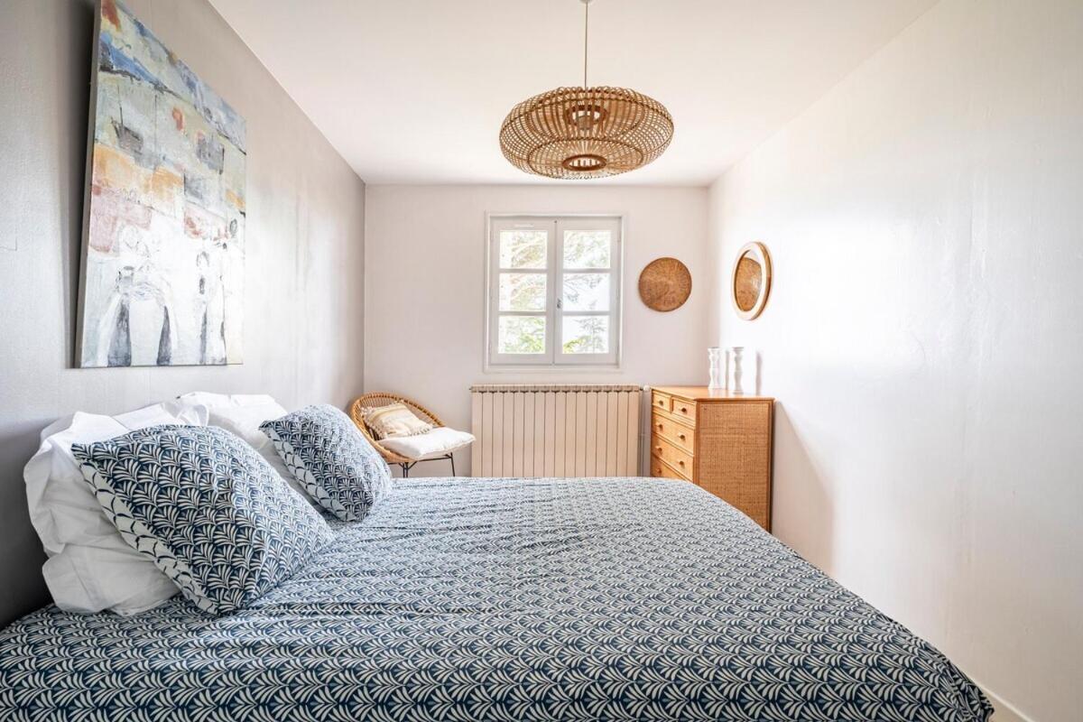 La Villa Moursoise 4 Etoiles Bagian luar foto