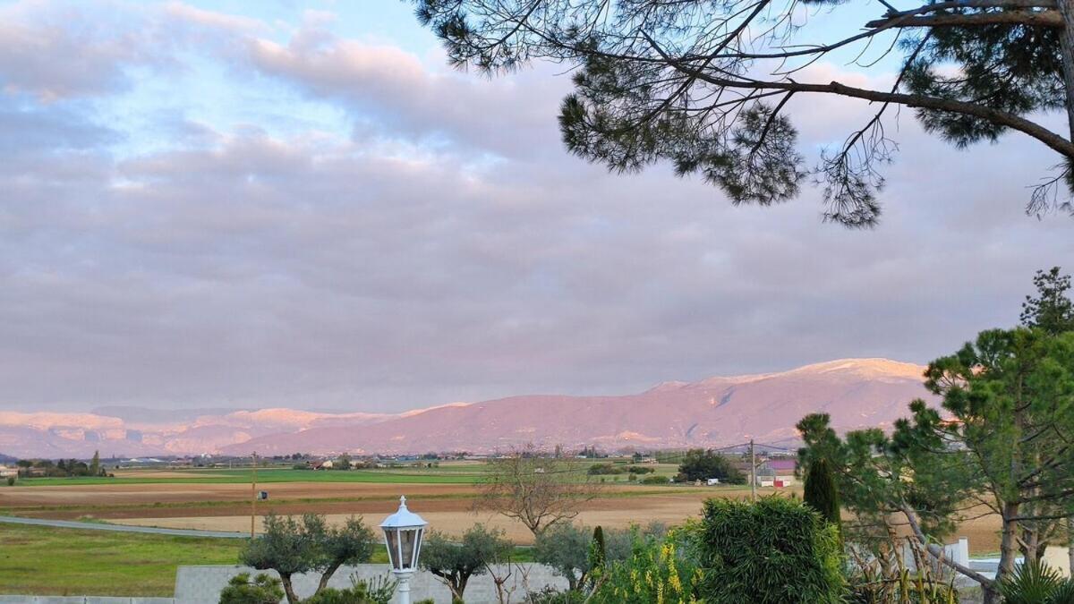 La Villa Moursoise 4 Etoiles Bagian luar foto